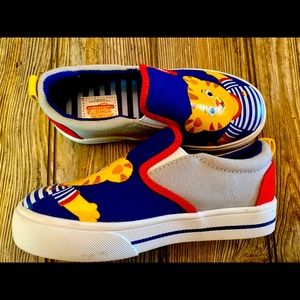 New Daniel Tiger’s Neighborhood canvas VANS style loafers sneakers shoes
Sz 10